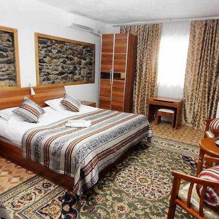 Lal Hotel Khorog Екстер'єр фото